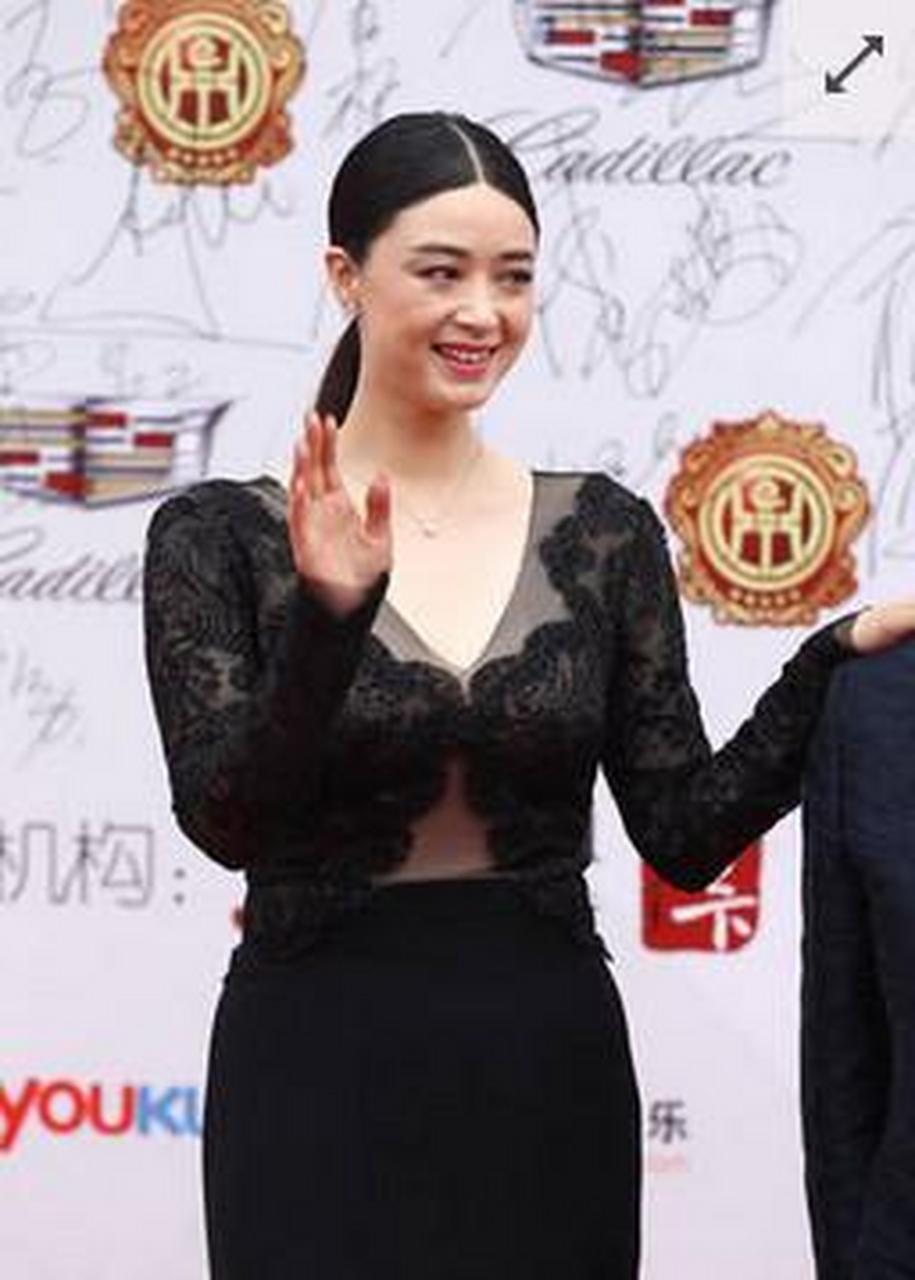 微胖女神蒋欣身穿黑色蕾丝长裙性感漂亮