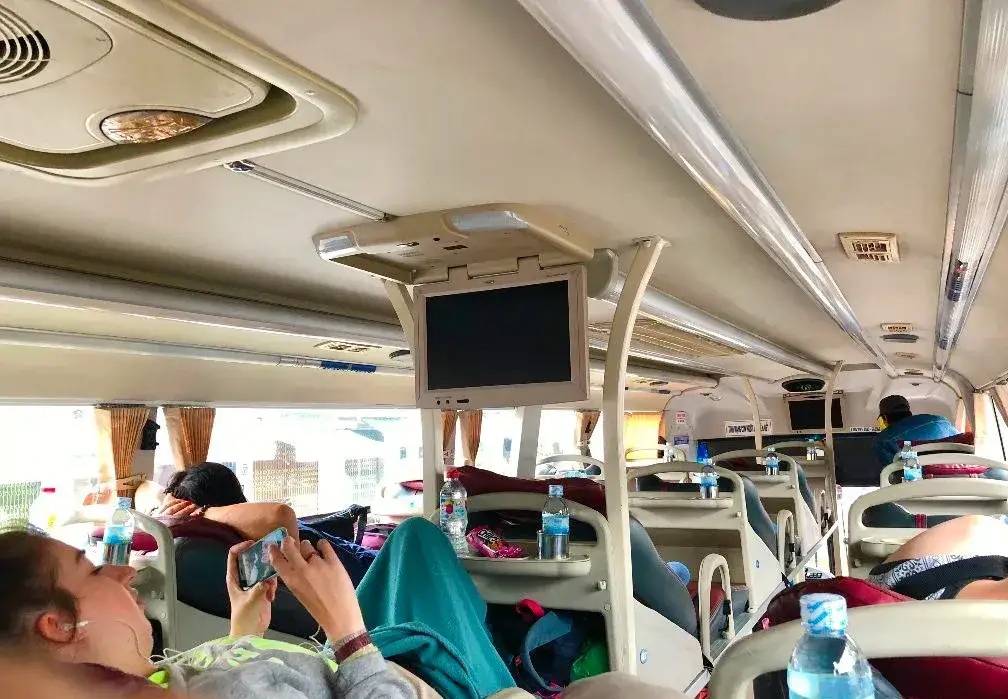 曾经风靡全国的卧铺大巴,为何现如今很少见了?