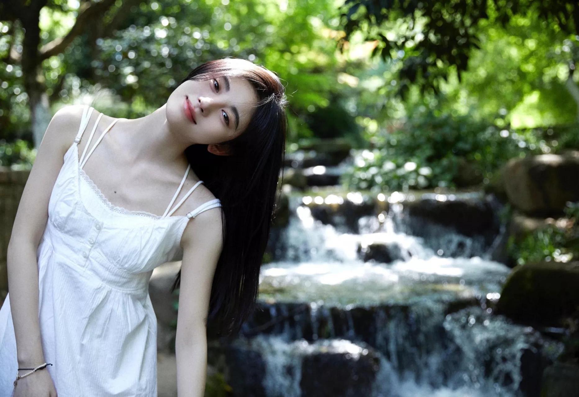 鞠婧祎春日美照