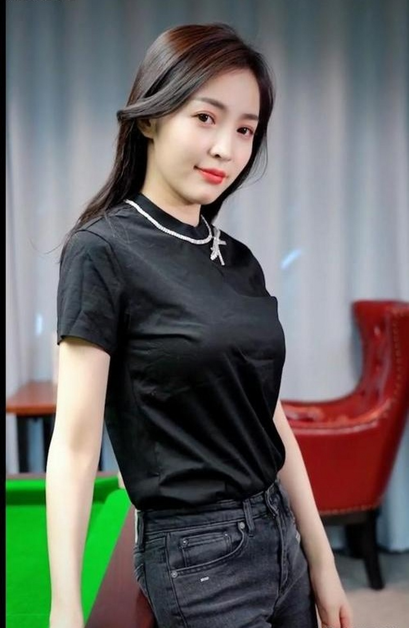 王钟瑶自幼喜爱台球,从一个普通台球爱好者到"乔氏杯"年终总决赛副