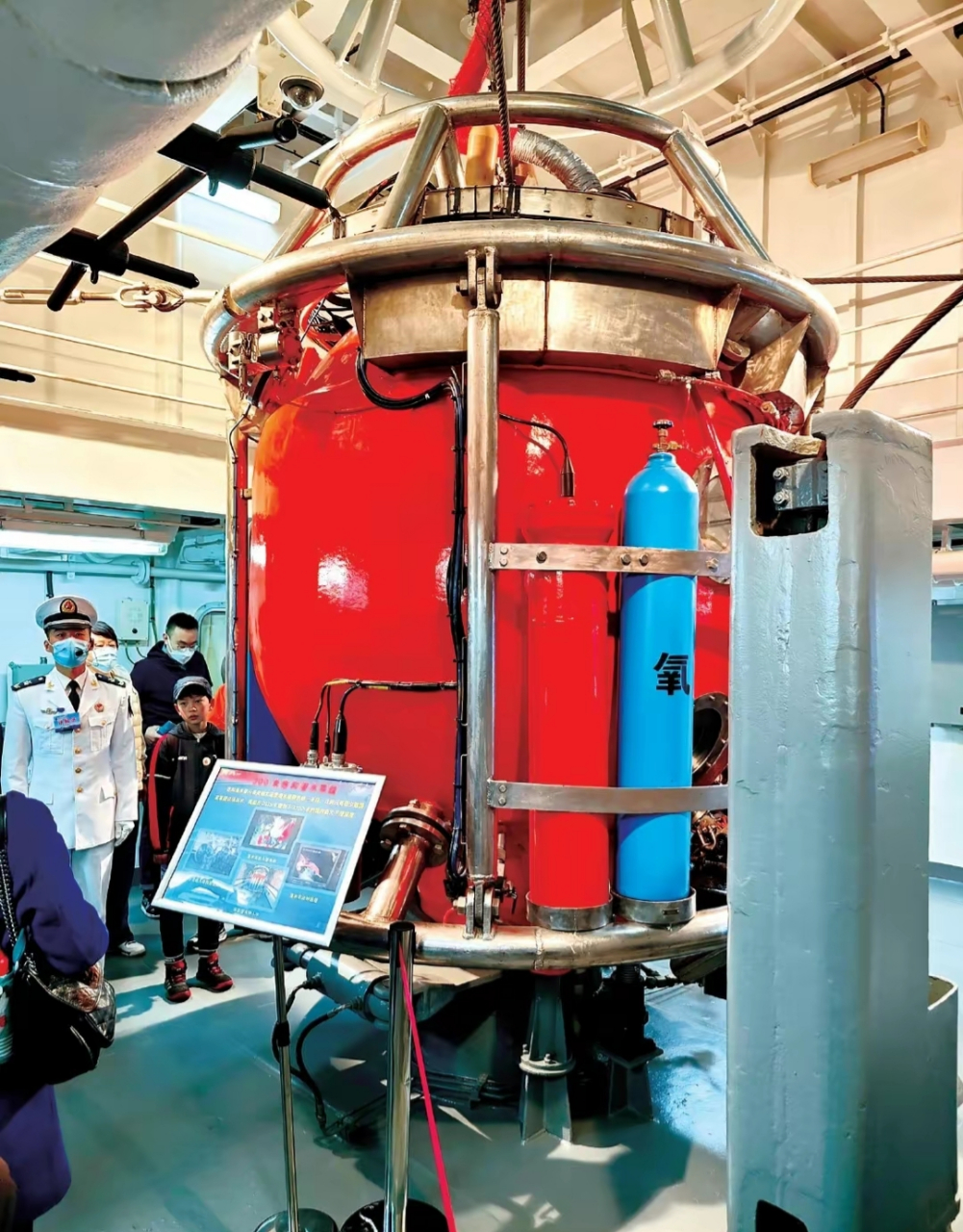 中国海军装备的用于深海救援的饱和潜水钟