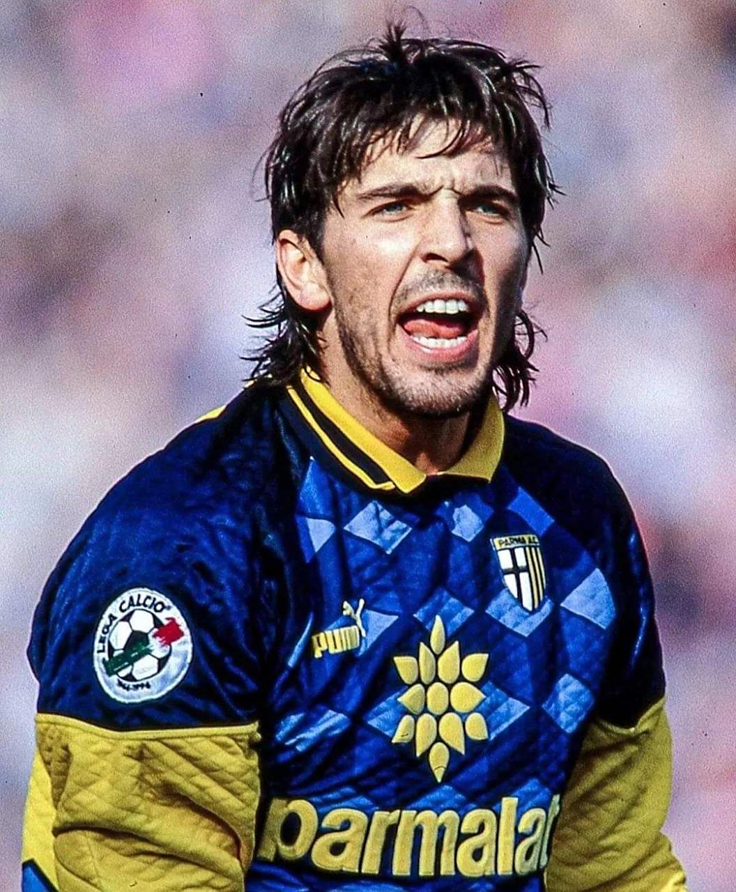 布冯职业生涯起步于帕尔马,随后开启了在尤文图斯效力17年的漫长生涯