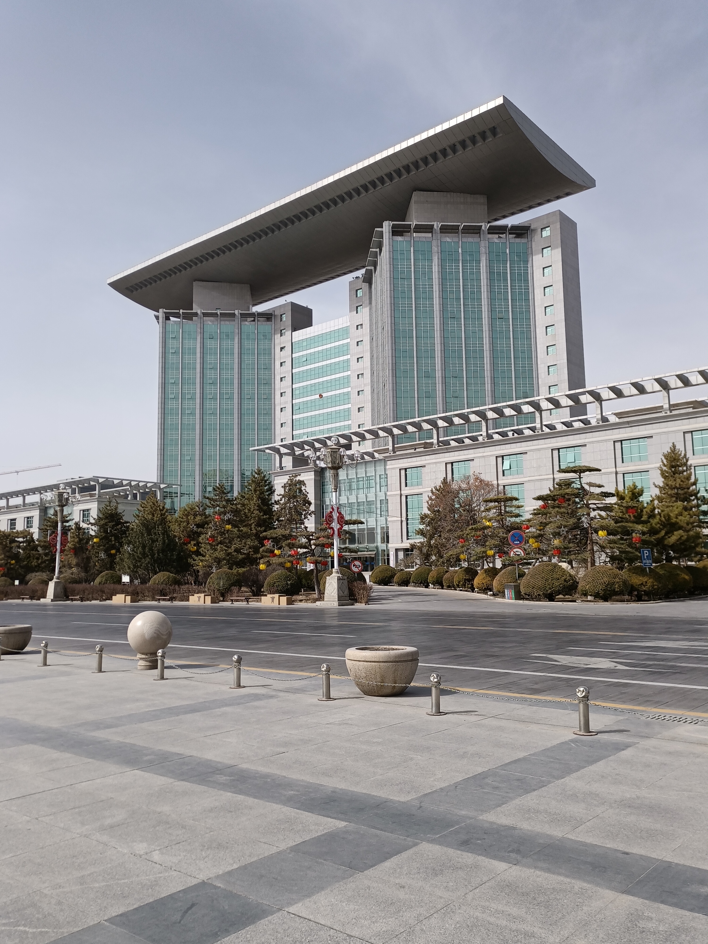 酒泉市政广场,市中心鼓楼景色