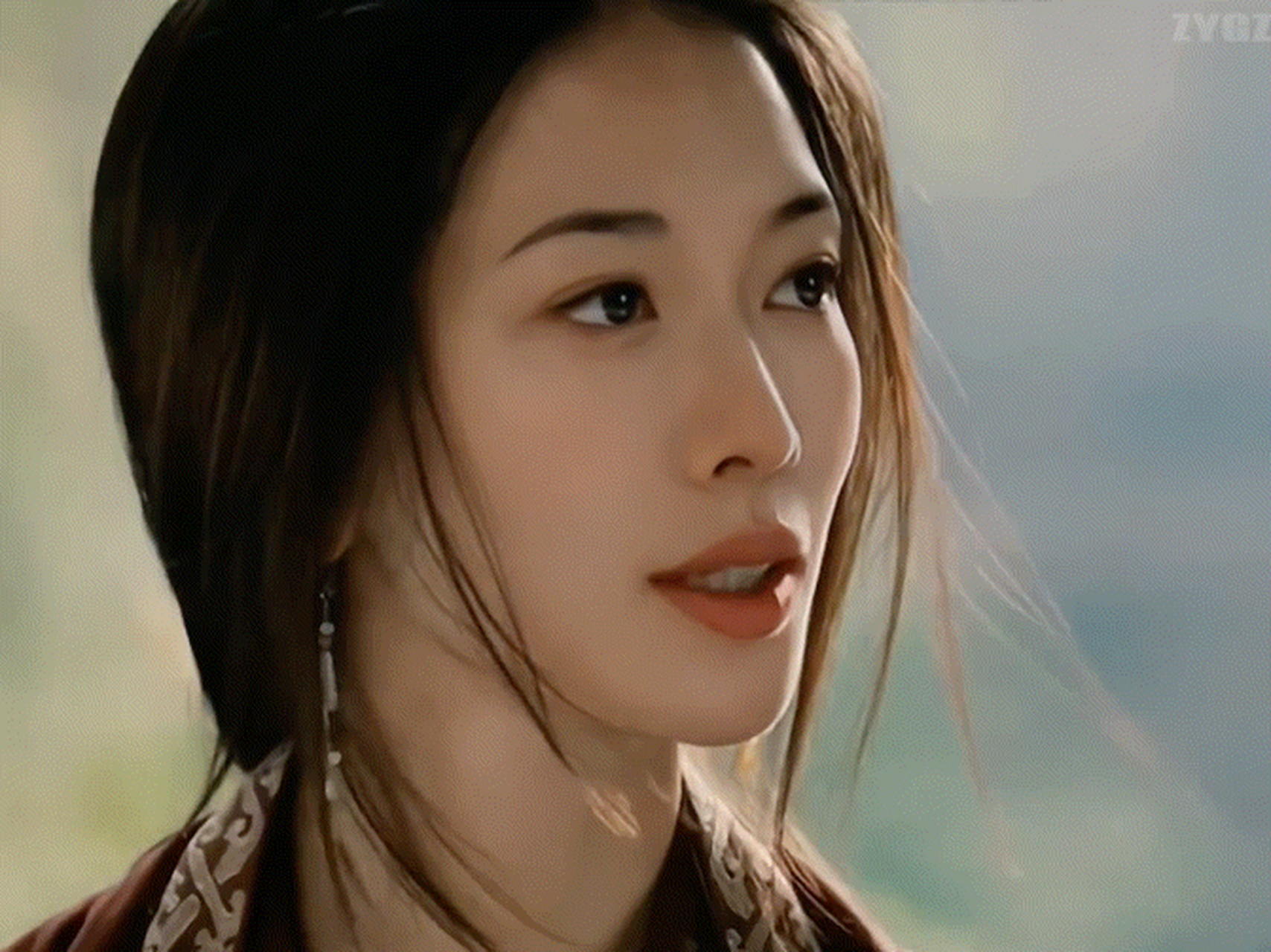 "林志玲摇了摇头表示自己"不会"