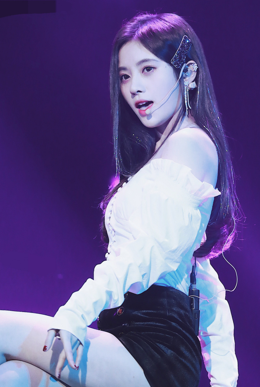 鞠婧祎身穿超短裤动感热舞,秀出性感身材,网友:要不要这么性感.