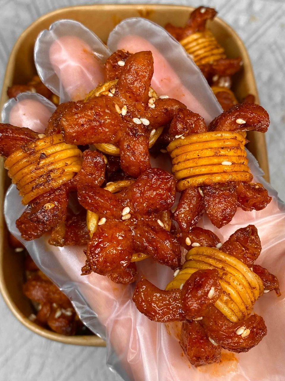 家人们!这样做的开花亲亲肠,真的好看又好吃! 香辣过瘾!