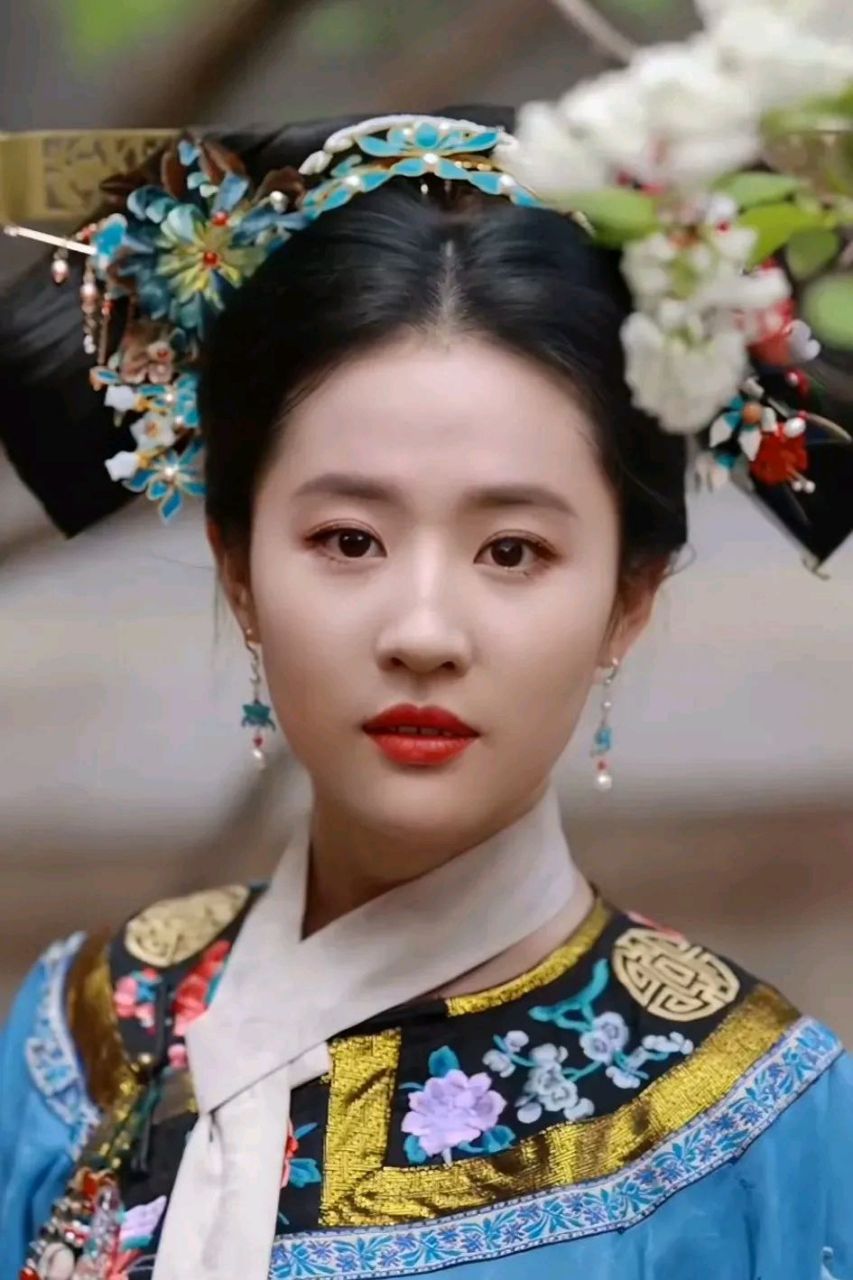 刘亦菲的清宫装美得令人惊心动魄!