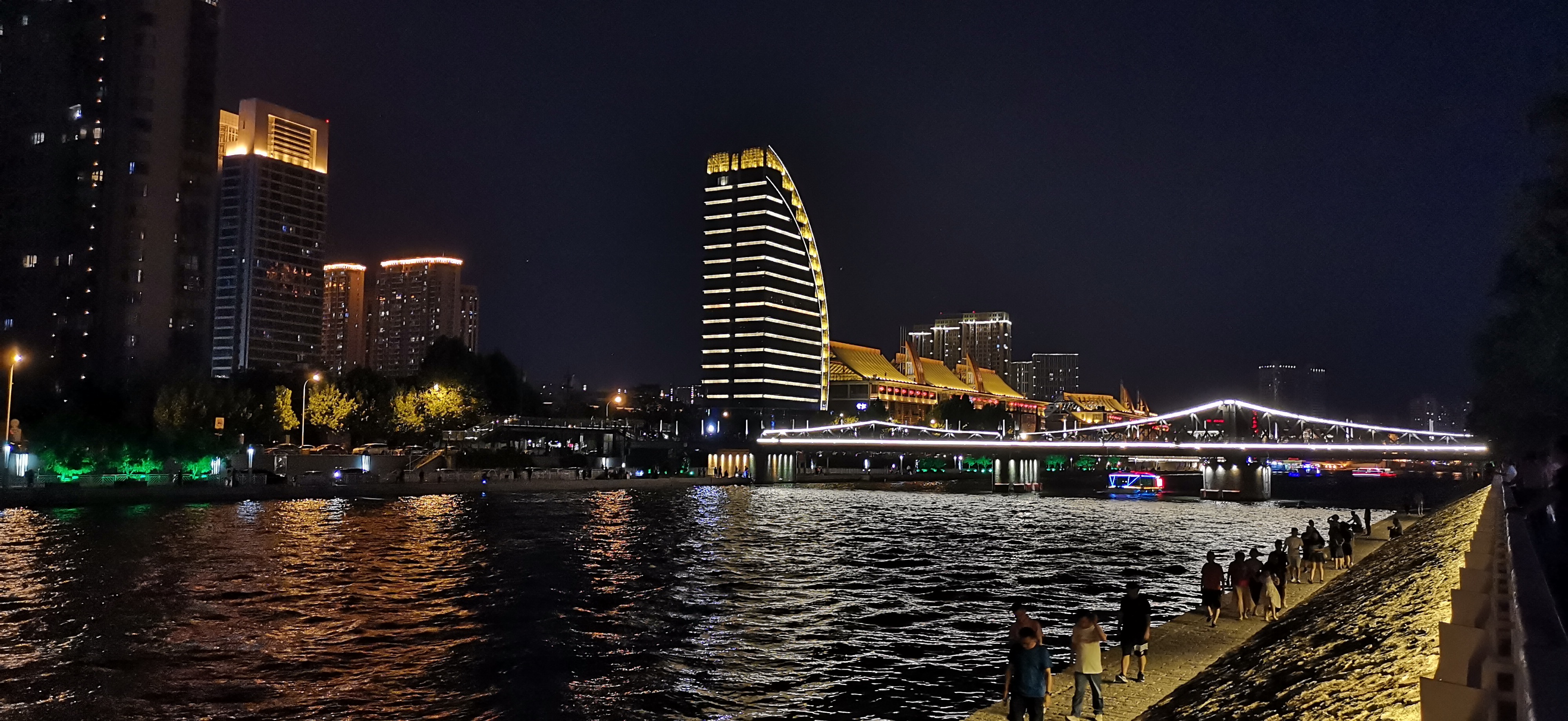 天津古文化街码头海河夜景很美