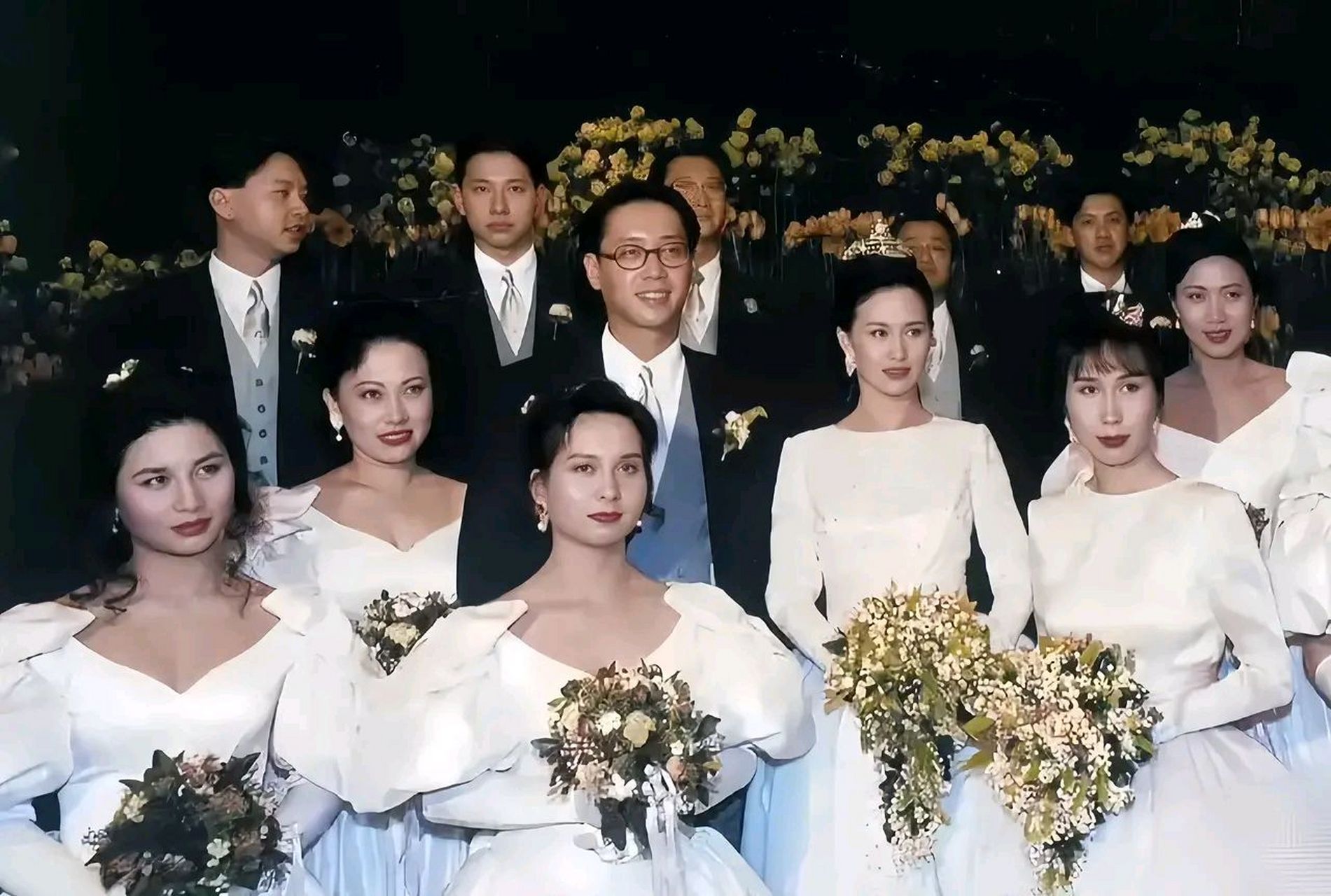 1991年,许晋亨和何超琼结婚时,何超琼的三个妹妹都是伴娘,在一起留下