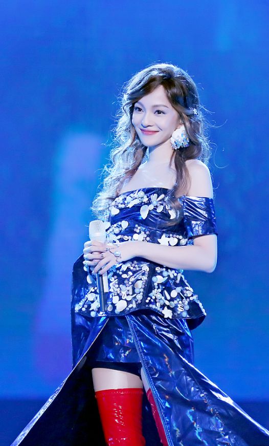 张韶涵造型师,高赞