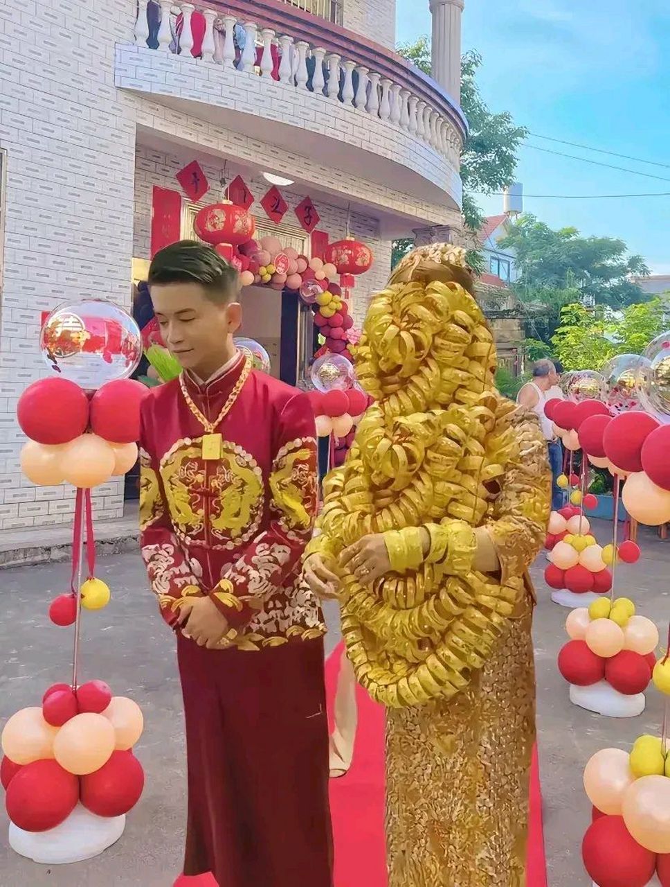 眼睛,鼻子在哪里,简直了[偷笑][偷笑][偷笑]#晋江结婚风俗