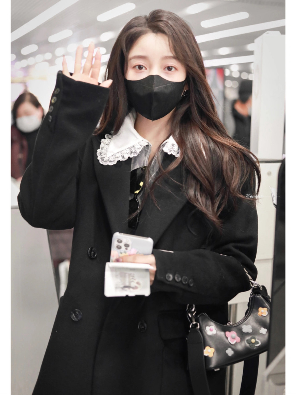 姜贞羽私服,百元平价可复制的一身穿搭 姜贞羽机场私服穿搭科普 黑色