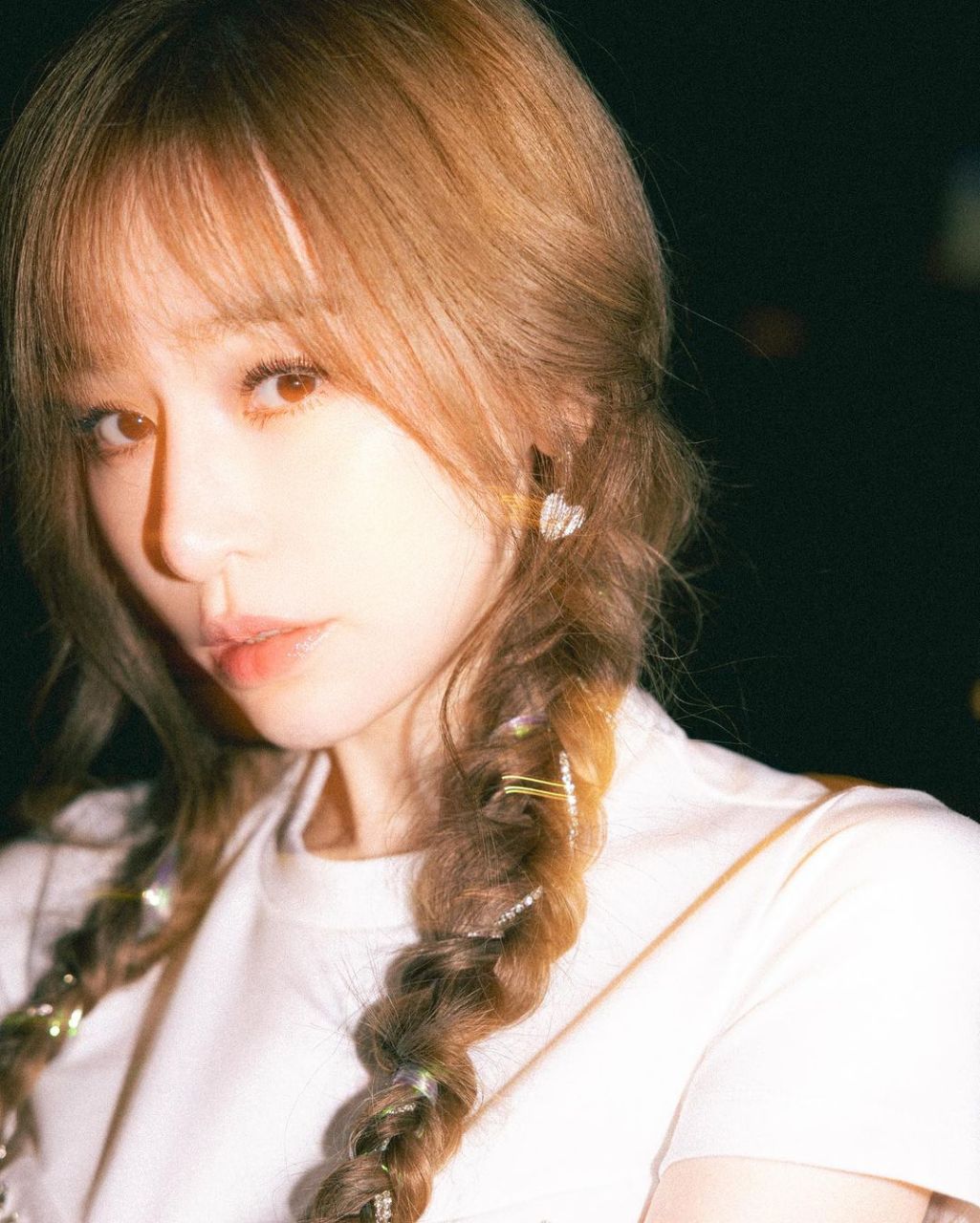 双麻花辫少女感十足. #明星动态# #明星穿搭# #王心凌