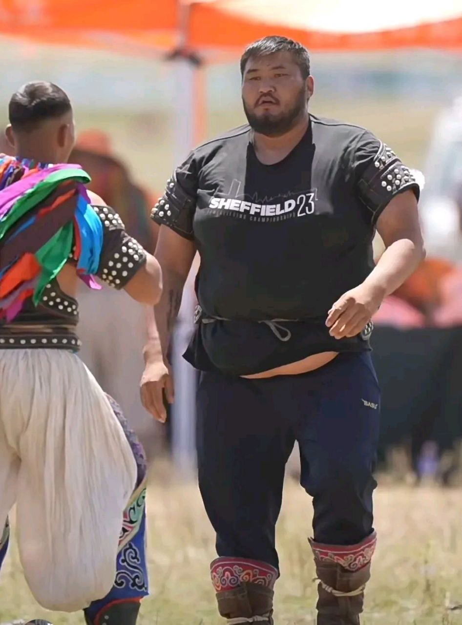 纯正的蒙古男人,太壮了.