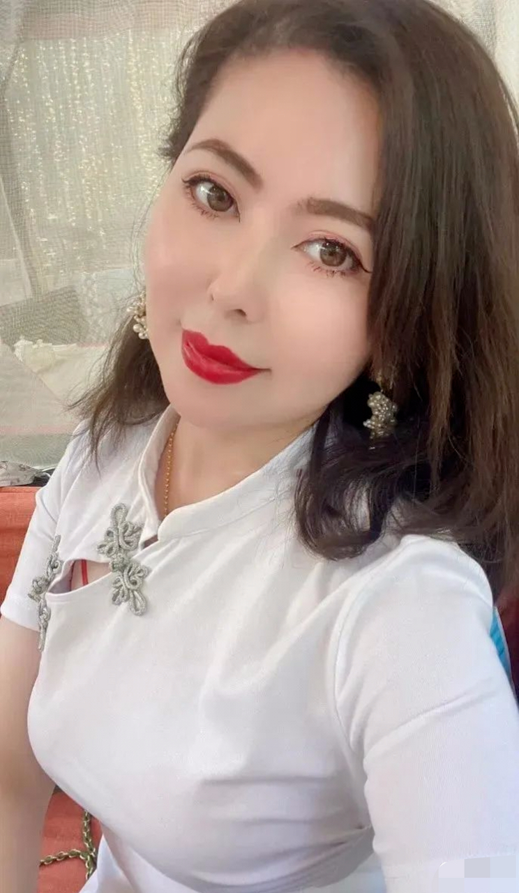 风韵美熟自拍,身材依旧饱满性感