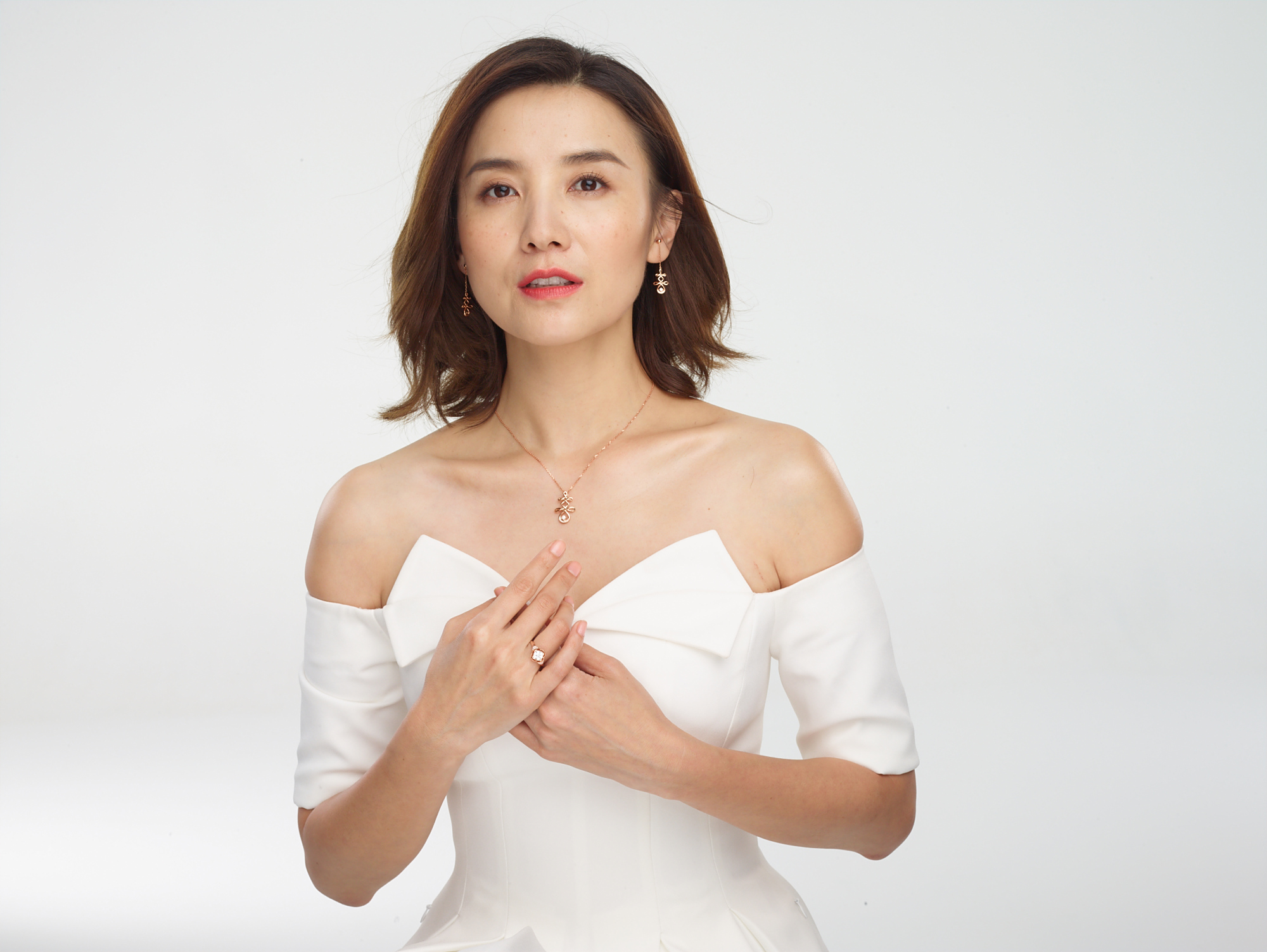 宋佳 棚拍未修超清图生图 白衣美照