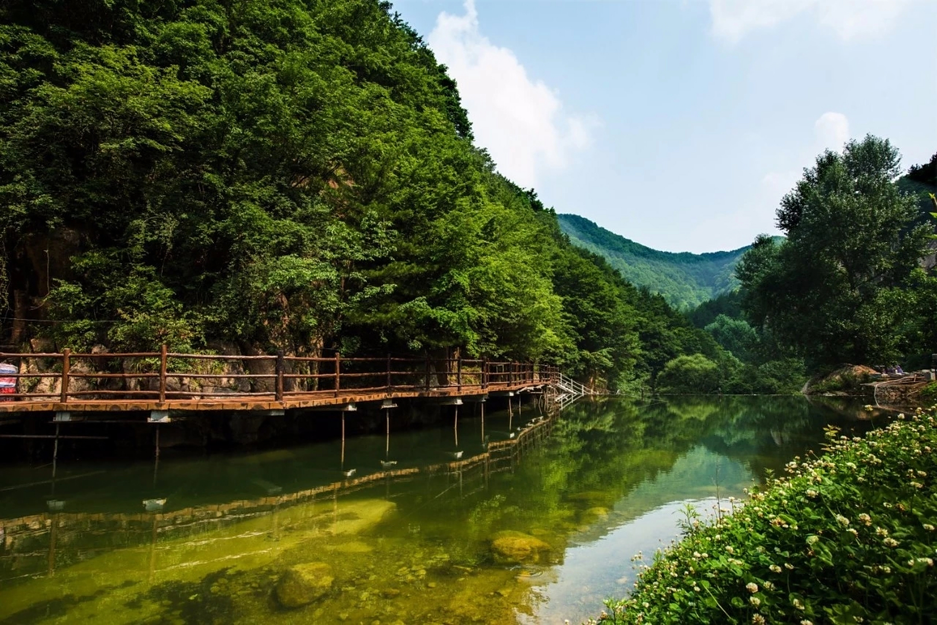 栾川遍地美景,但有一个原名倒回沟的地方却是令人难忘,不过现在改名为