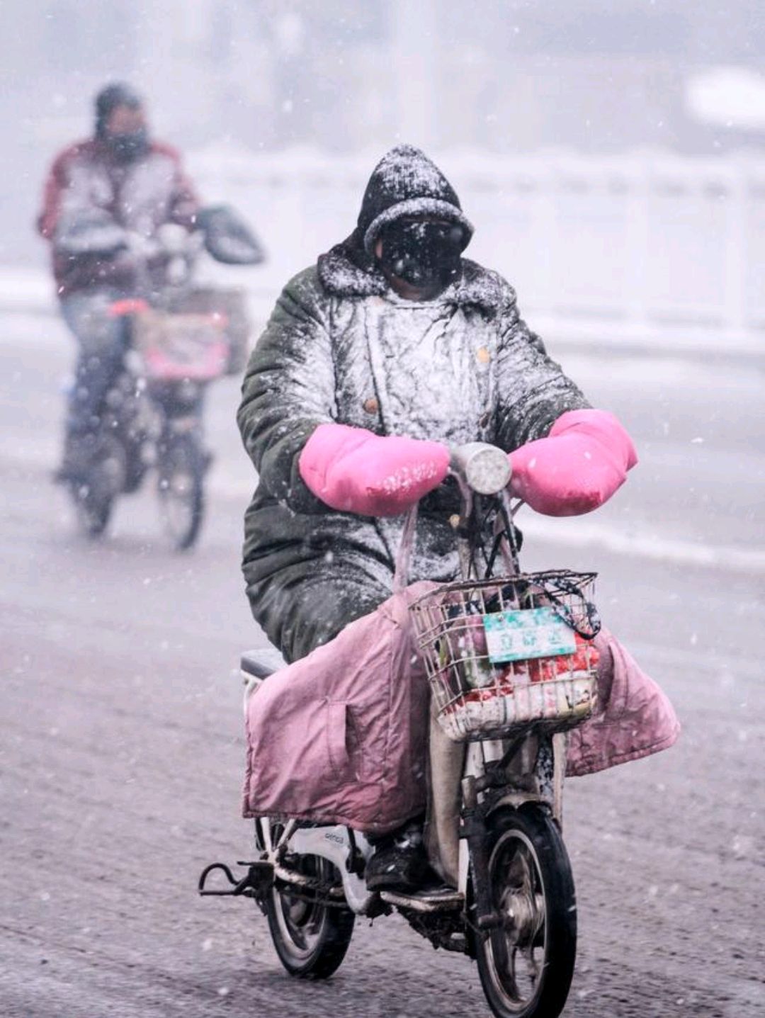 电动车天冷电池跑不远怎么办?老师傅教你两个方法轻松多跑10公里