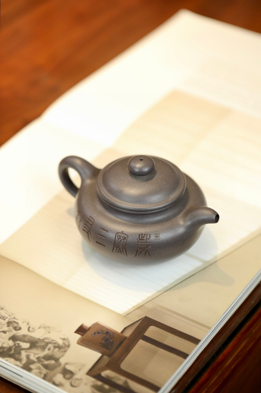 大亨莲子|优质青灰泥|250cc|全手  整器庄重饱满,大气秀逸,于传统处力