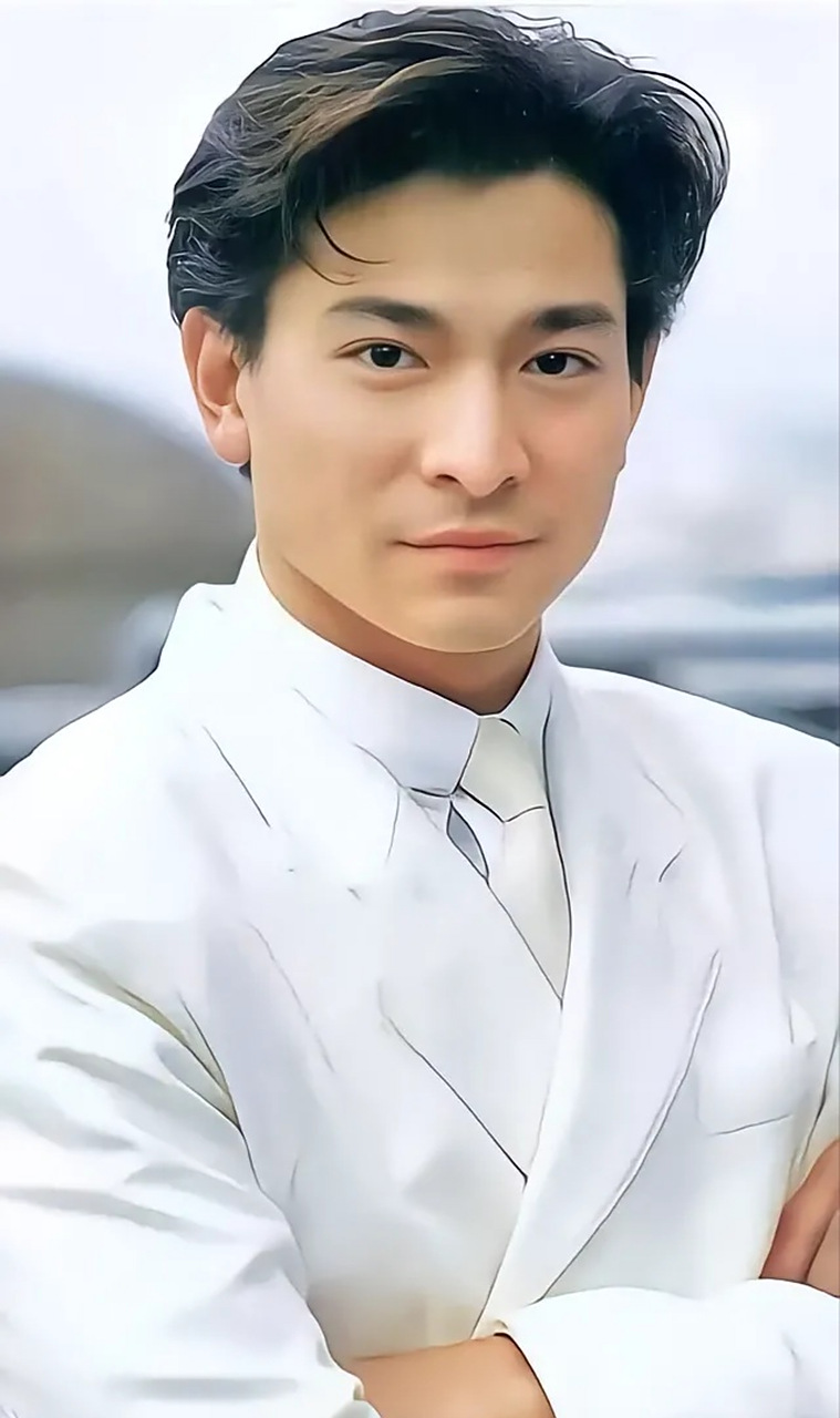 以下是一些可能感兴趣的方面:  1,家庭背景:刘德华出生在一个普通的