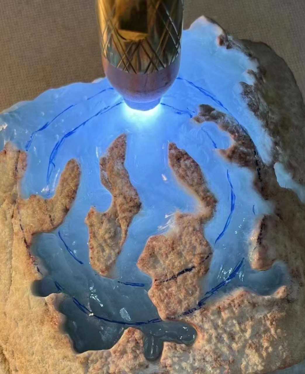 点击头像看直播# #翡翠原石# 极品木那天空蓝,原石的魅力,蓝是颜色之