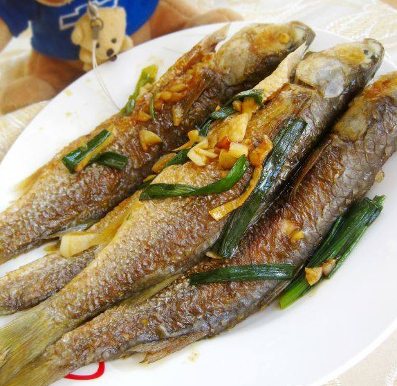 每年中秋我家必吃这鱼,1斤猪肉买3斤它,煎一煎外酥里嫩,都爱吃