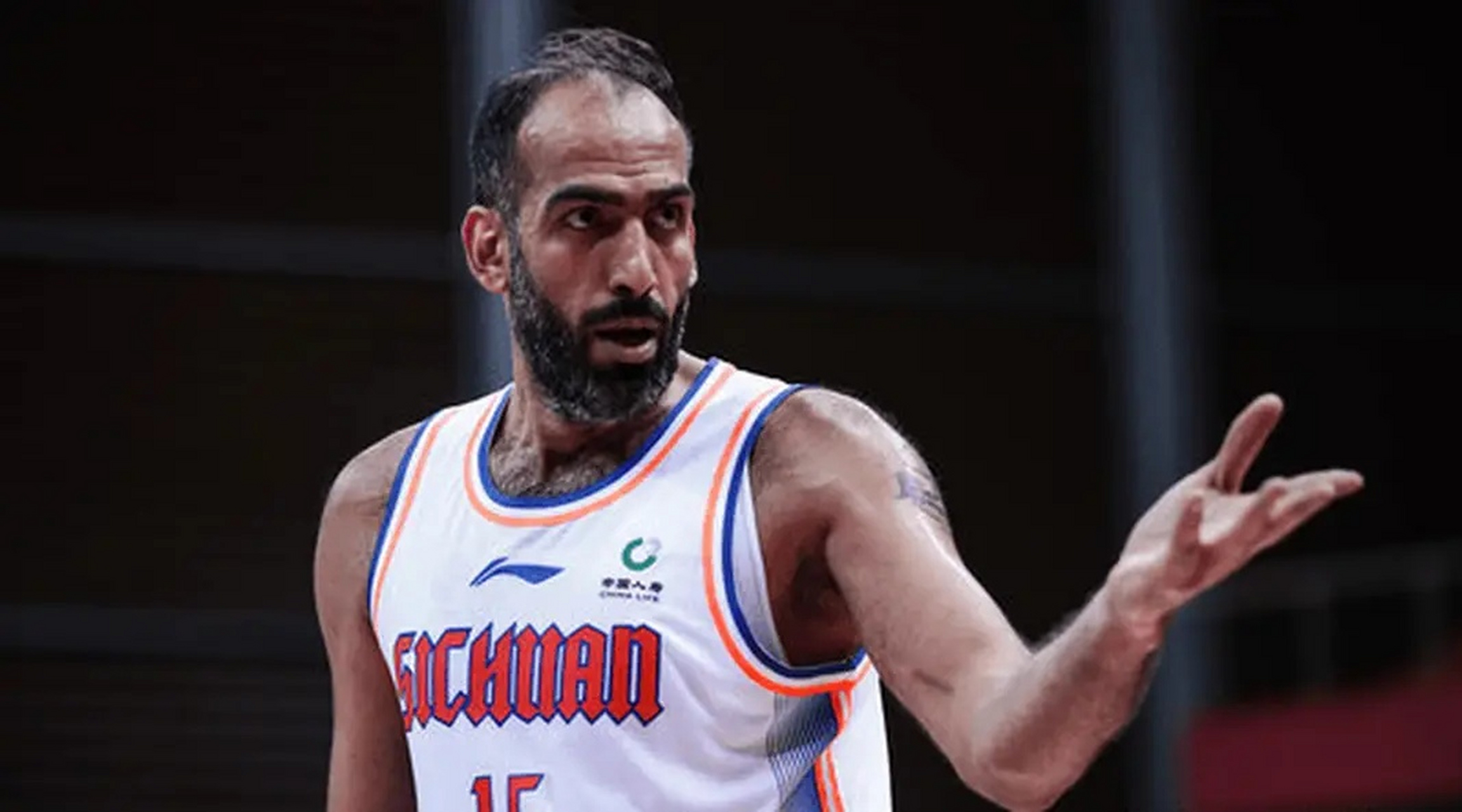 跟腱断裂的哈达迪仍想重返赛场,向这位37岁的亚洲第一中锋致敬!