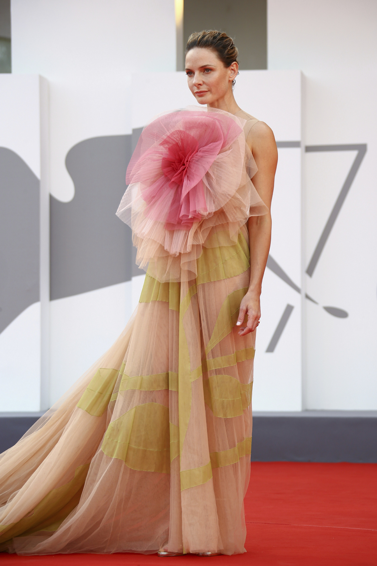 美女图——瑞典女演员丽贝卡·弗格森