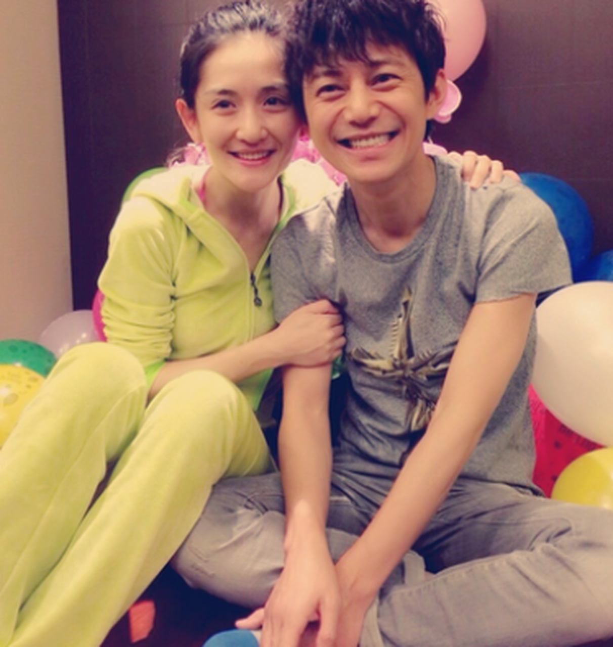 谢娜是幸运的!  在懵懵懂懂的年纪,和刘烨谈了一场轰轰烈烈的恋爱.