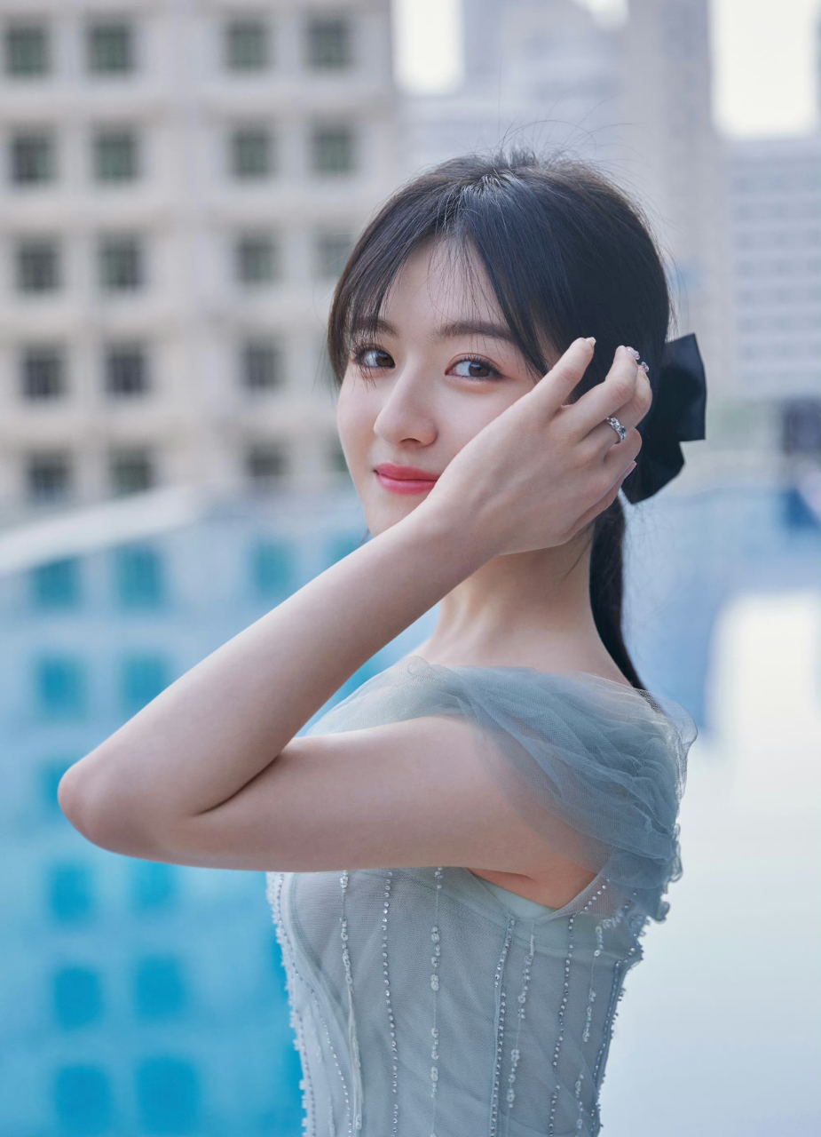 李兰迪 黑色一字带高跟鞋[爱你][爱你] 676767#李兰迪# #百万创