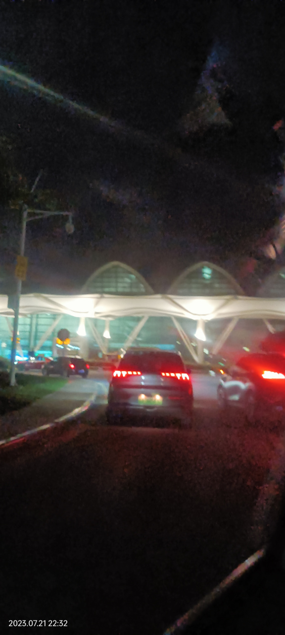 夜晚的广州市白云国际机场的外景