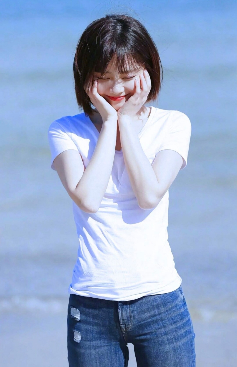 谭松韵,长相甜美,气质清纯可人,演绎角色非常有灵性.