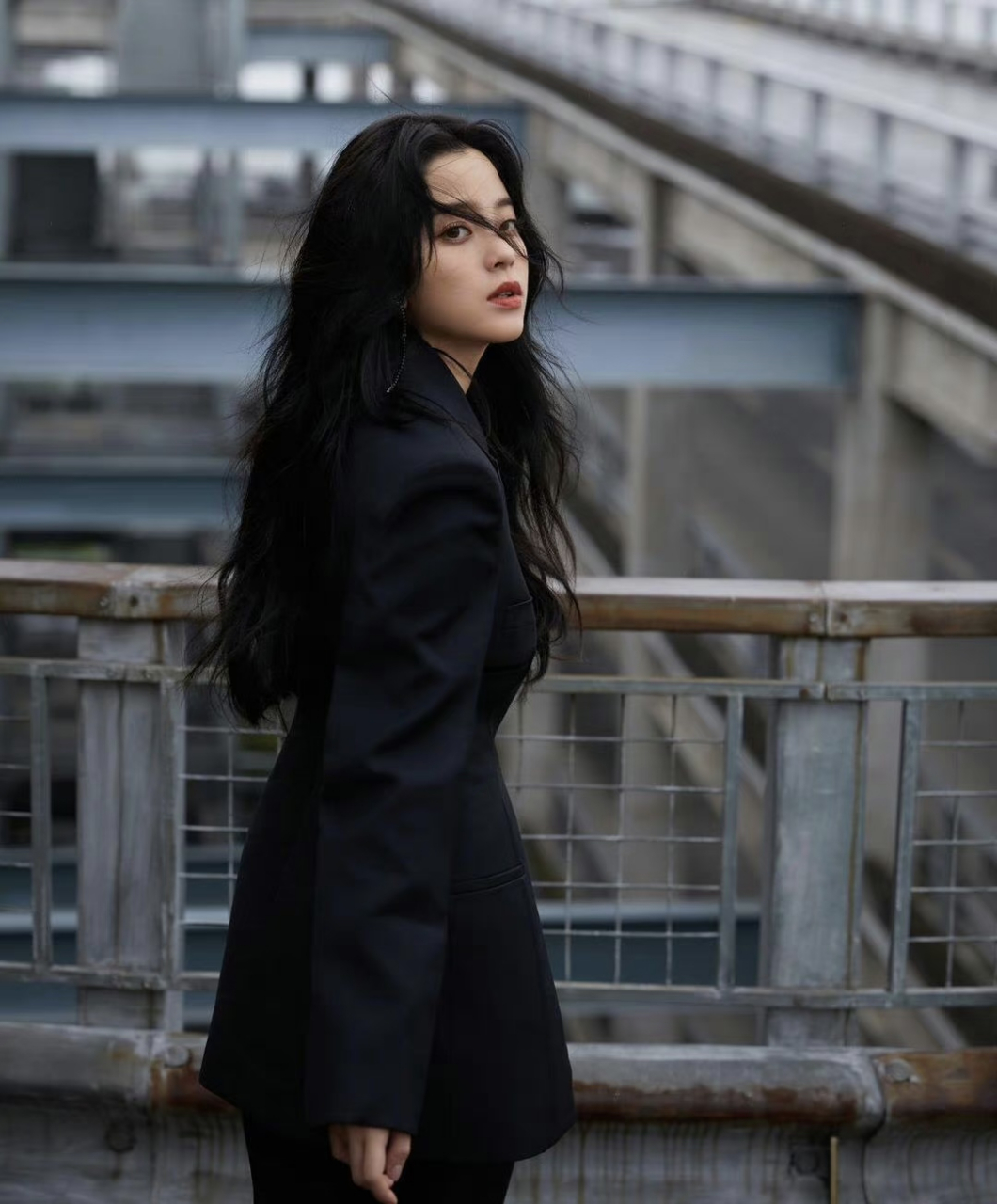 美女# 欧阳娜娜身穿西服又酷又甜,飒气十足! 676767