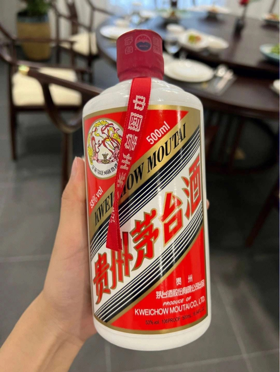 第一款:飞天茅台 茅台在我国可以说是家喻户晓,在品牌林立的白酒圈