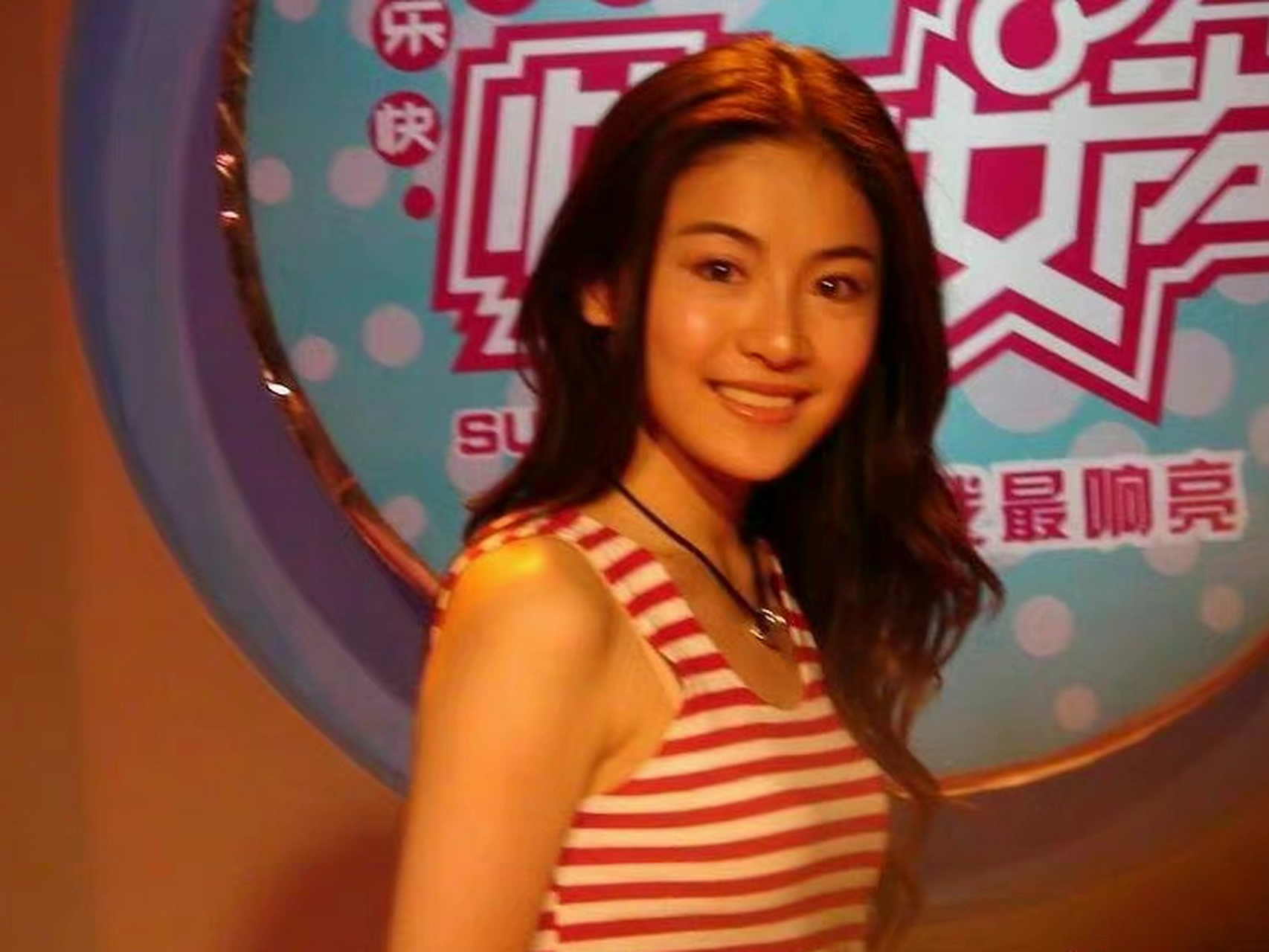 贡米怎么长成这样了,以前真的很像张柏芝啊!