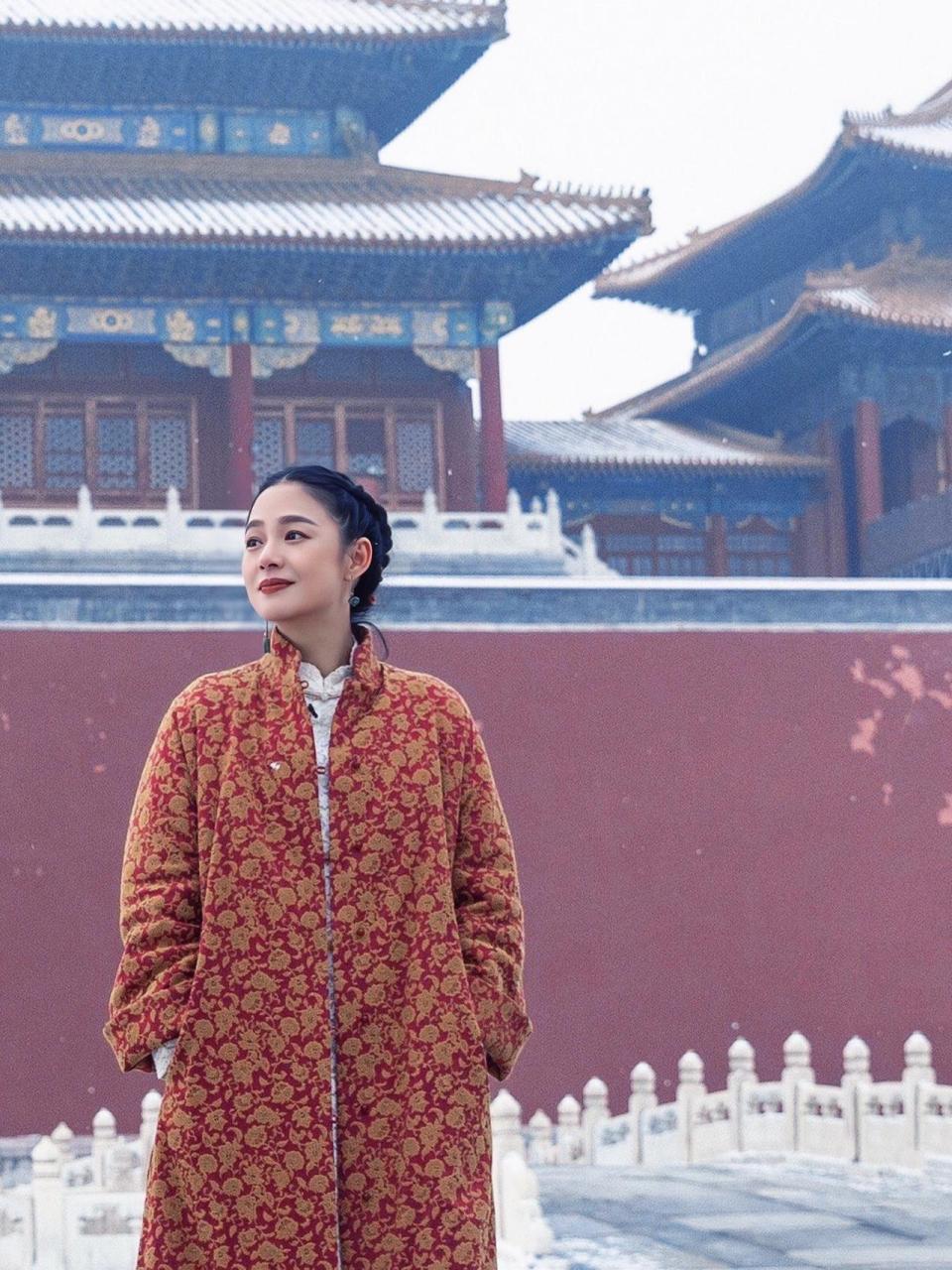 《金婚风雨情》舒曼扮演者   周韵的长相真是端庄大气,特别符合东方人