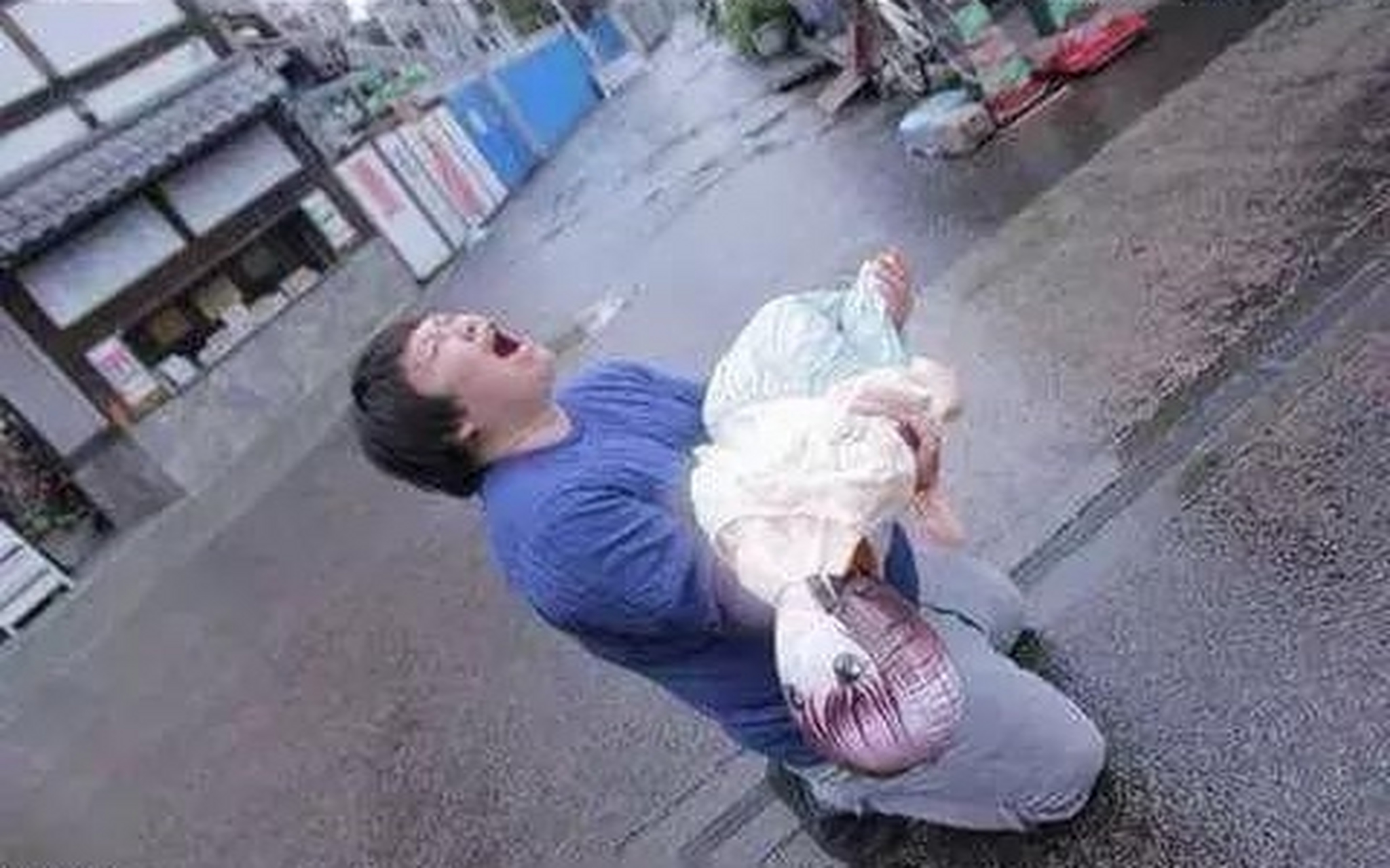 天啊,我女朋友漏气啦,救救她吧