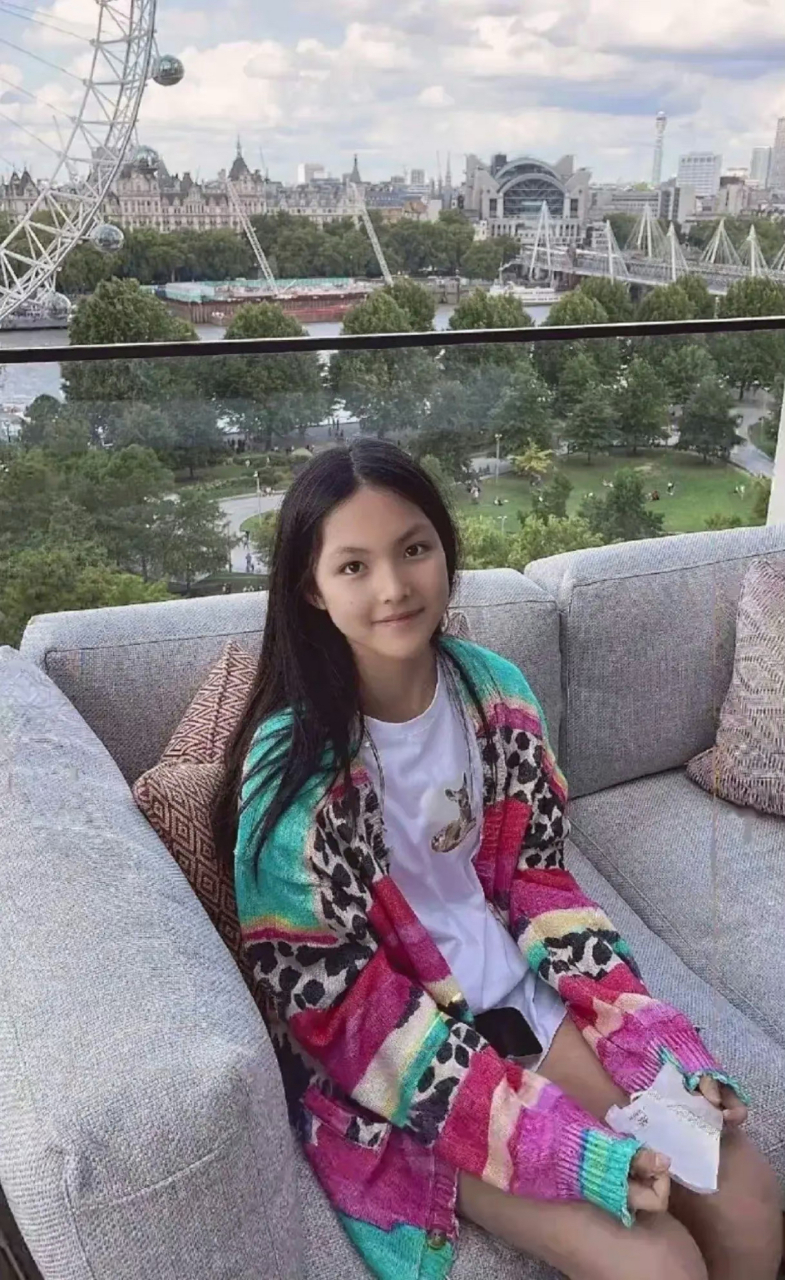 王诗龄长大了,果然没有辜负她妈李湘的基因,仙女气质满满,美到不敢认