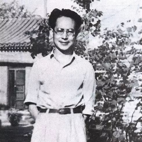 (沈从文1948夏于北京大学宿舍)