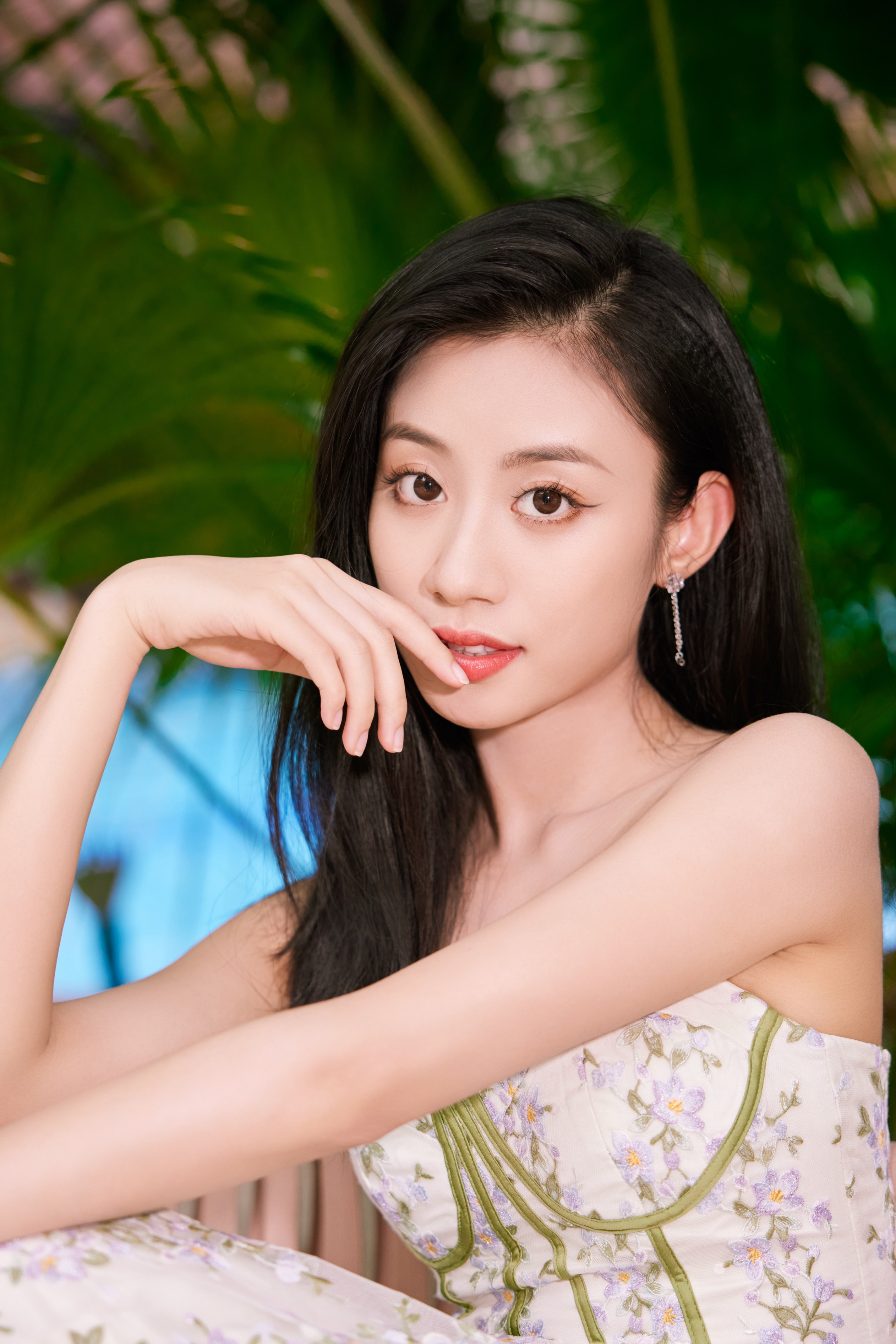 美女伍珂玥海边椰林阳光写真,笑容甜美,温柔妩媚!