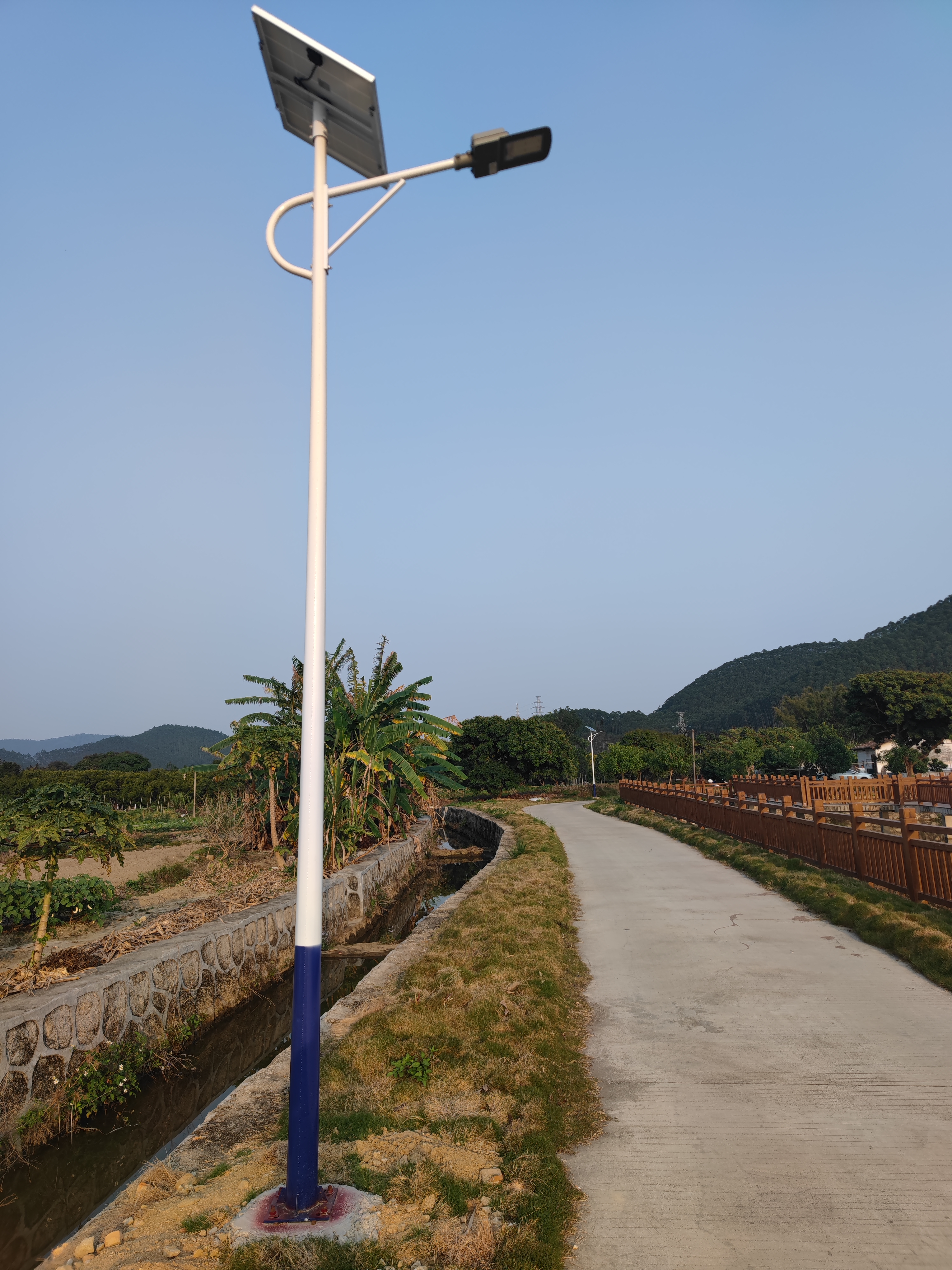 乡村振兴安装太阳能路灯的益处