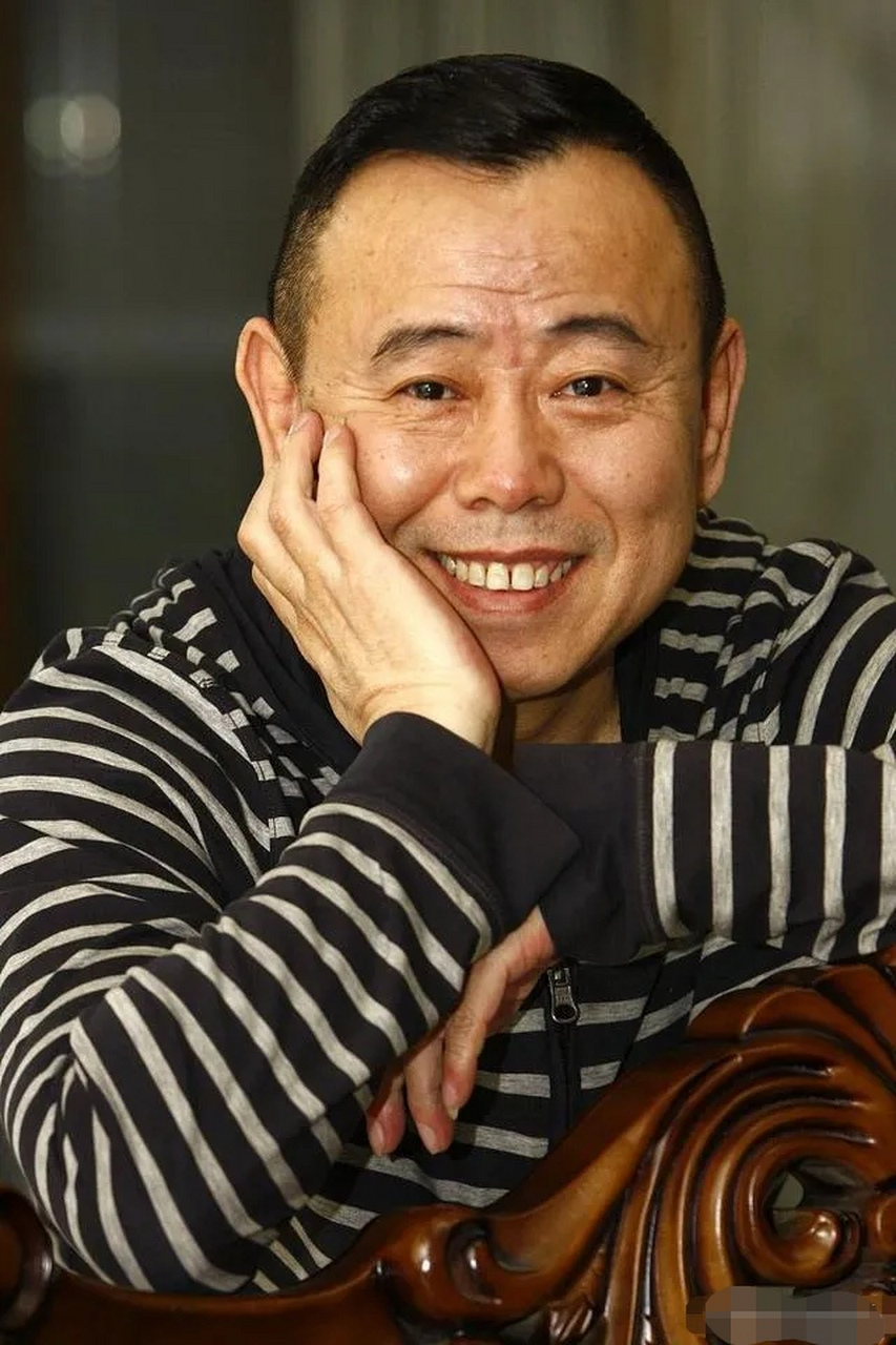 2012年,身价10亿的石磊icon娶了潘长江icon的女儿潘阳,刚谈恋爱时,石