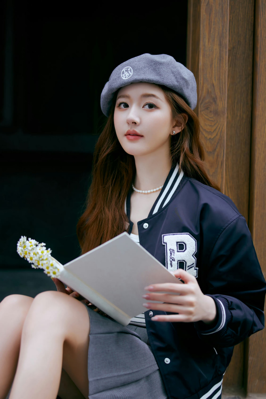 赵露思贝雷帽学院风造型# 赵露思贝雷帽学院风造型,露思学姐好漂裂浇