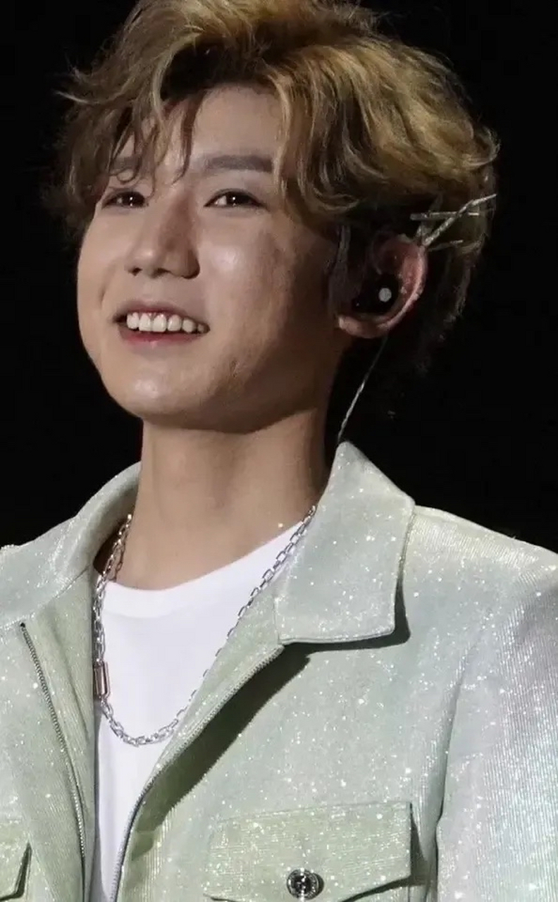 王源二十岁出头皮肤状态就这样了,是跟他长期吸烟有关吗?  #娱乐最前