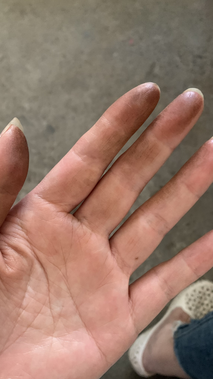 猜猜我的手是干嘛了?挖煤?不!