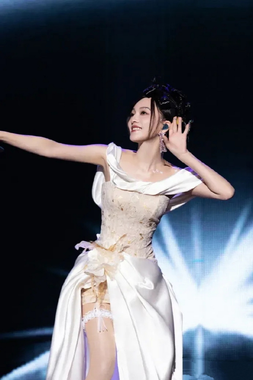 [互粉][互粉]#我们都爱聊八卦# #明星请回答# #张韶涵