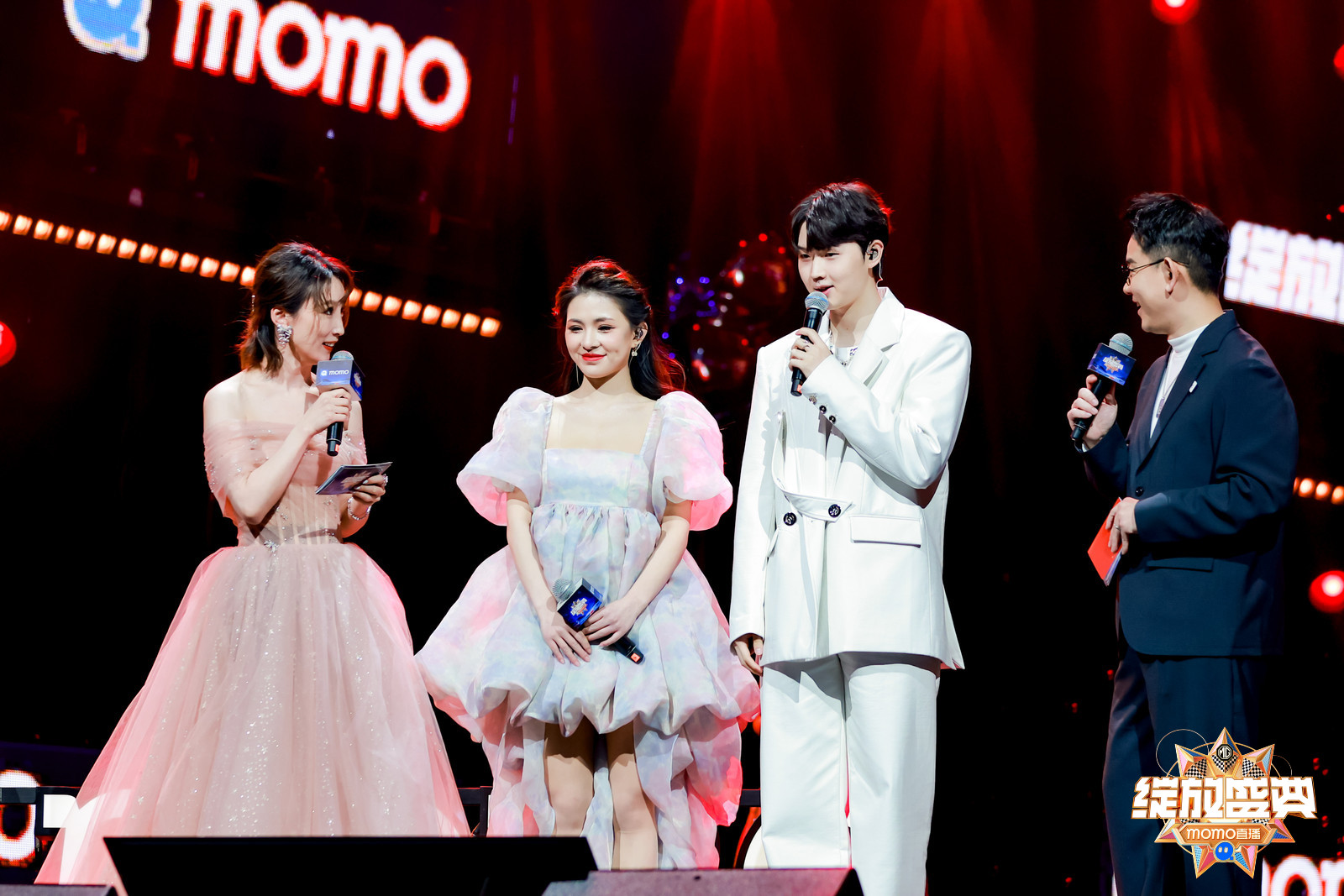 张洢豪,小优米同台陌陌直播·绽放盛典 献唱《好像掉进爱情海里》