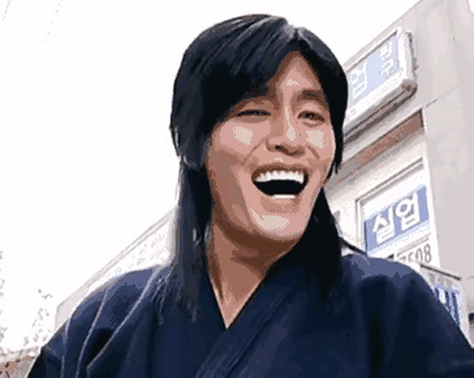 今年9月,所属社承认崔成国与美貌的年下圈外人正在恋爱,崔成国对女方