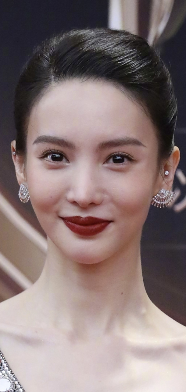 金晨生图状态,腹肌若隐若现