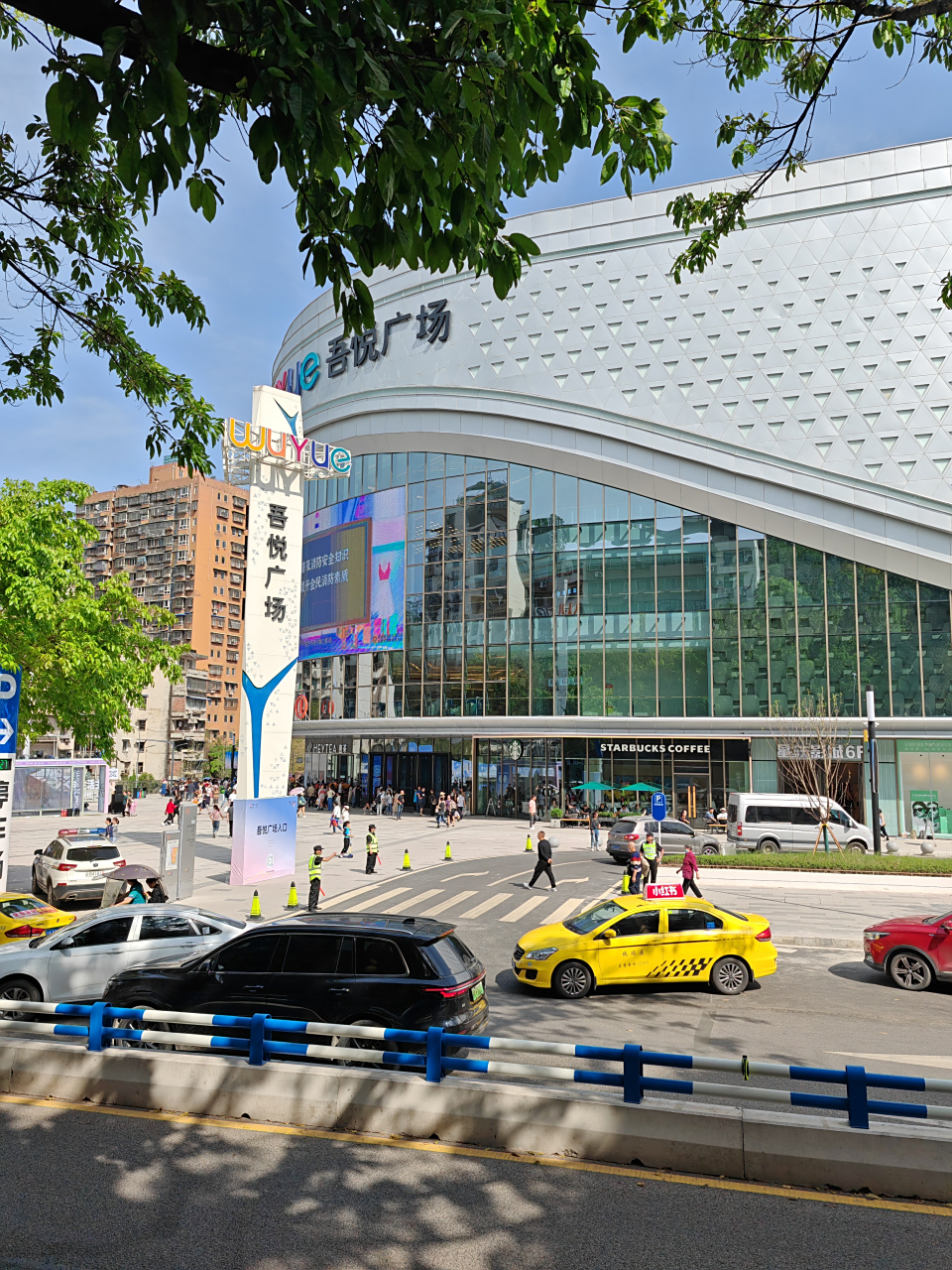 北碚吾悦广场五一开业,人山人海太热闹了.